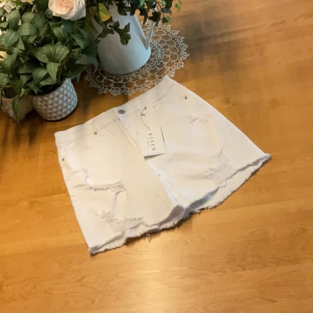 RISEN - High Rise Distressed Mid Thigh Shorts - NEW